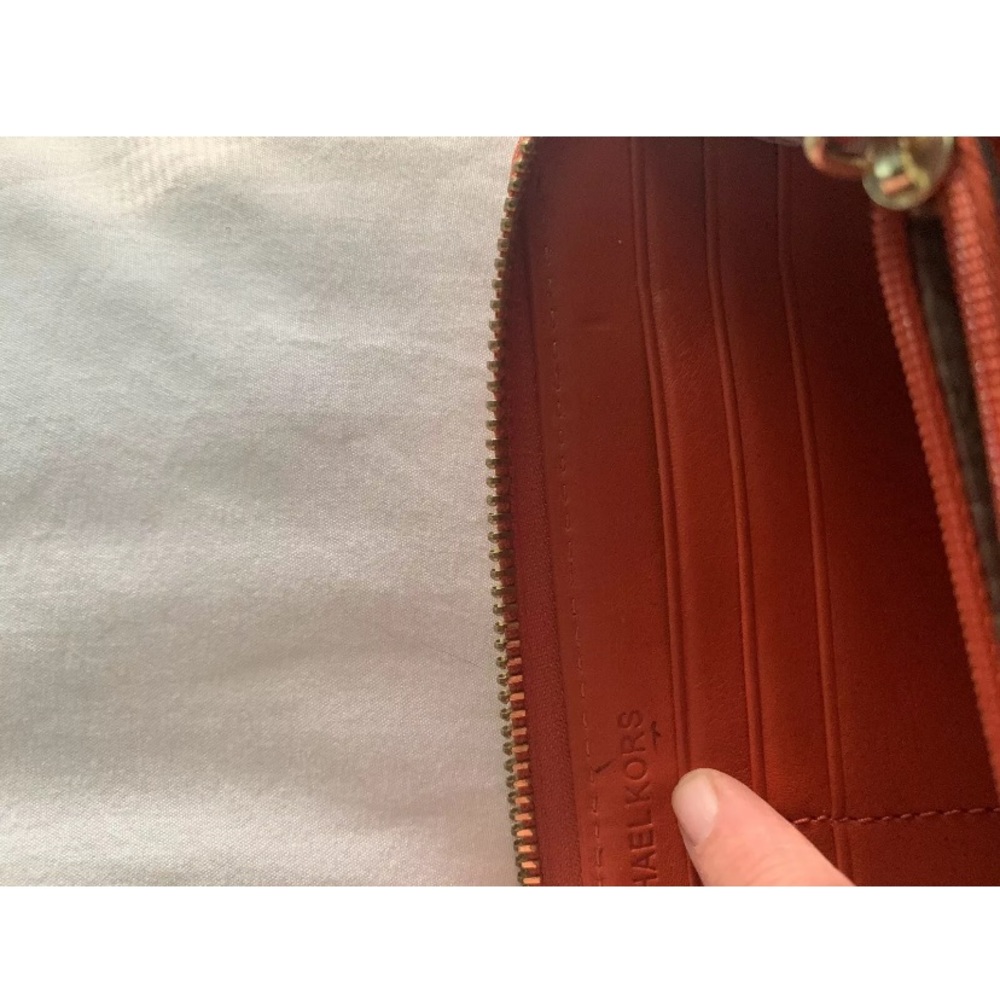 Michael Kors Woven Tote & Matching Wallet - Picture 9 of 12